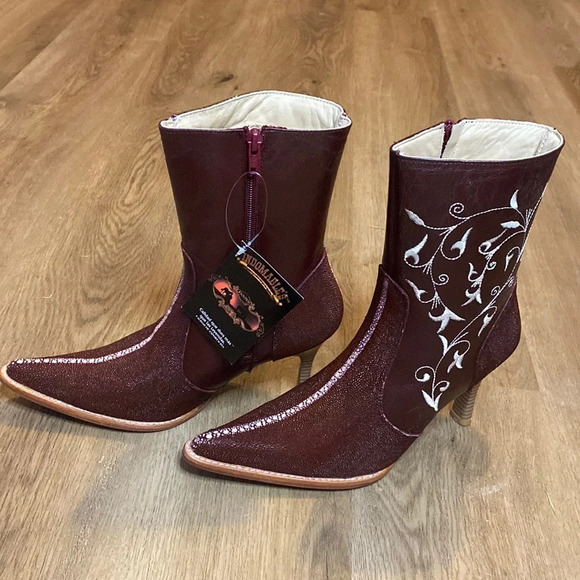 Indomables Women’s Leather Heeled Cowboy Boots size 7 stitched floral design - Picture 4 of 16